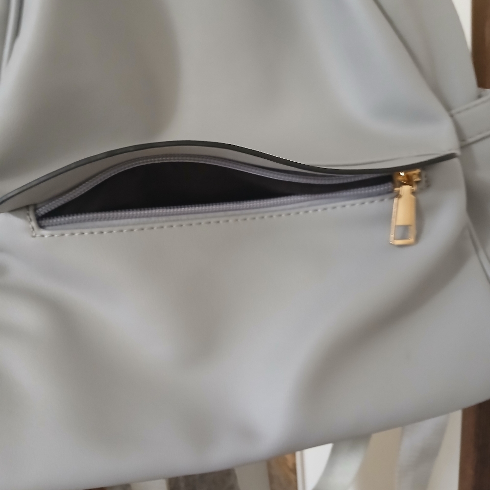 Women's Purse/Backpack - Picture 4 of 8